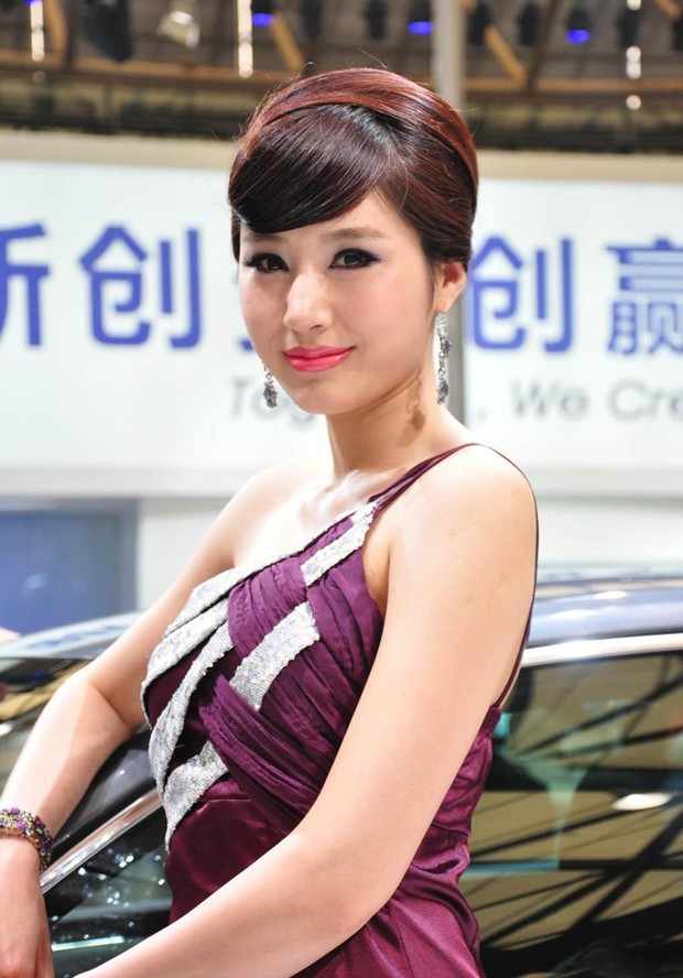 2011年上海大众车展2号顶级车模