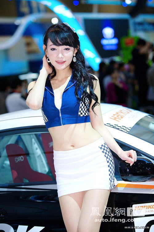 号称小周迅的韩国美女车模