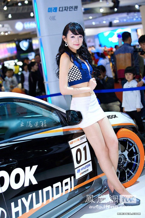 号称小周迅的韩国美女车模