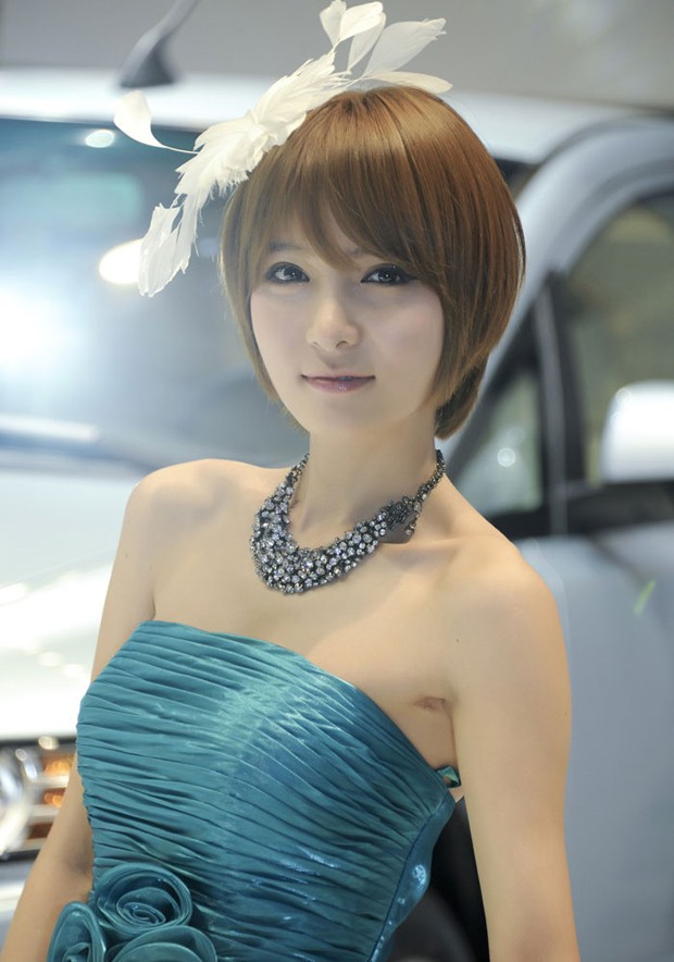 2011年上海车展上的绝色美人儿