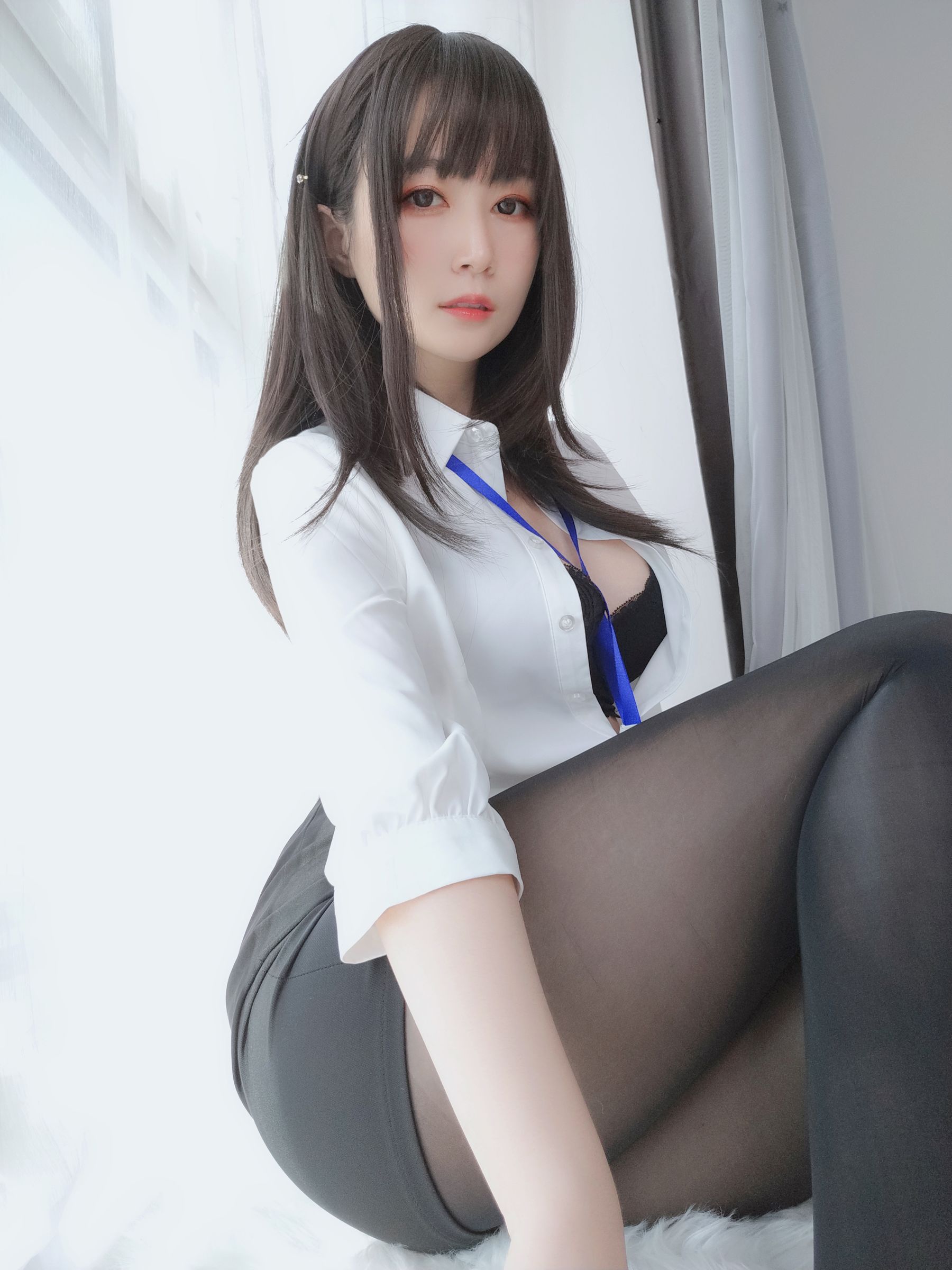 [COSPLAY] Coser小姐姐白银 – 制服