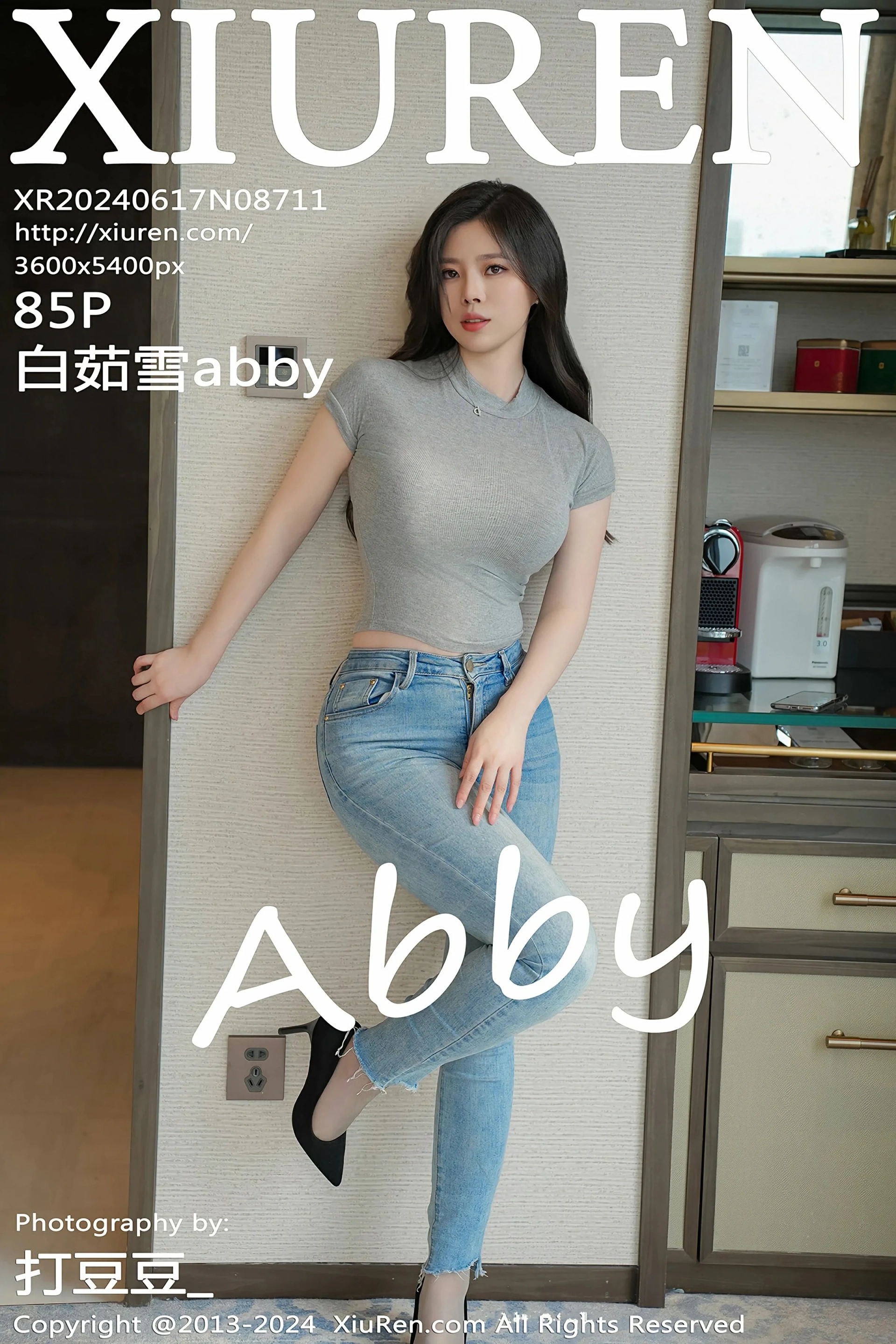 [XiuRen秀人网] 2024.06.17 No.8711 白茹雪abby 蓝色牛仔裤 灰色丝袜 性感写真 [85+1P]