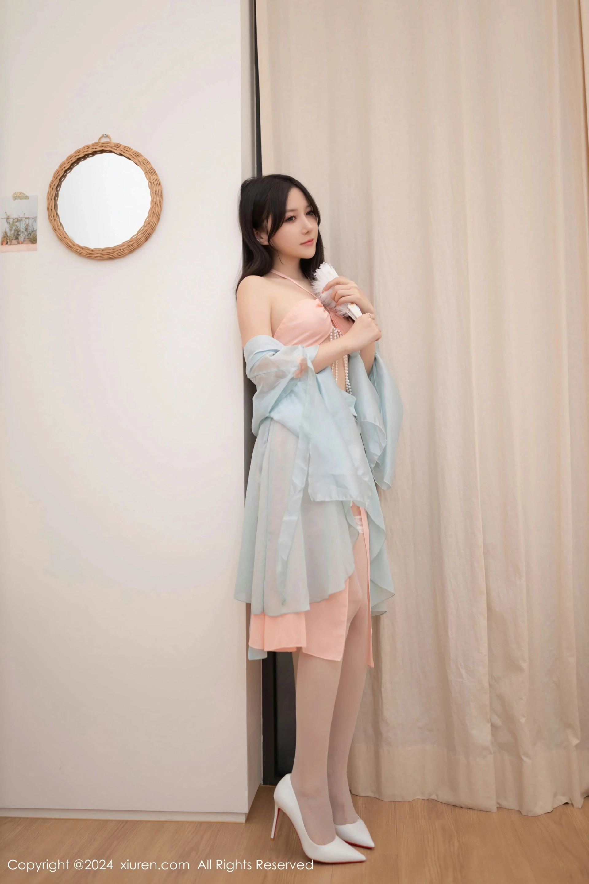 [XiuRen秀人网] 2024.08.30 No.9093 鱼子酱Fish 古风服饰 白色丝袜 性感写真 [80+1P]