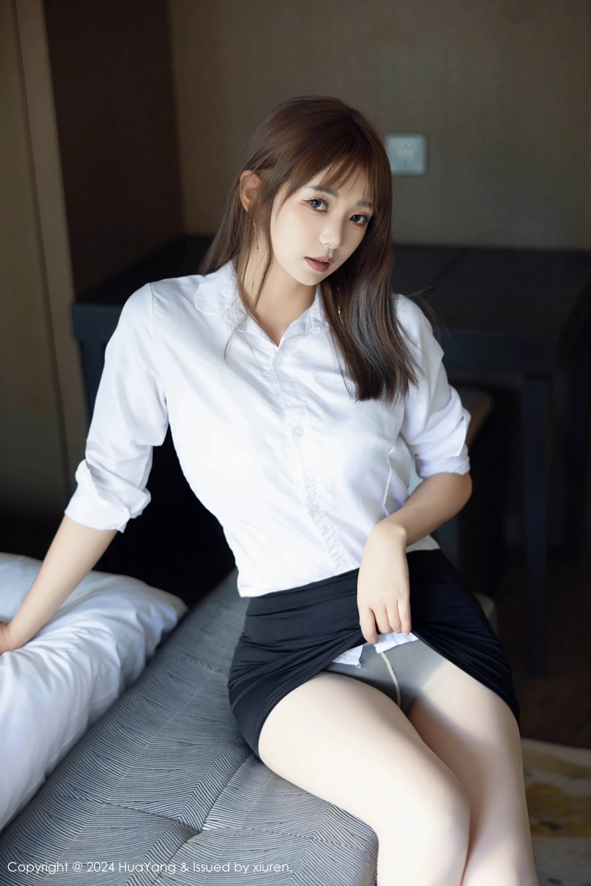 [HuaYang花漾写真] 2024.09.05 VOL.604 宋-kiki OL服饰 诱人白色丝袜 性感写真 [75+1P]