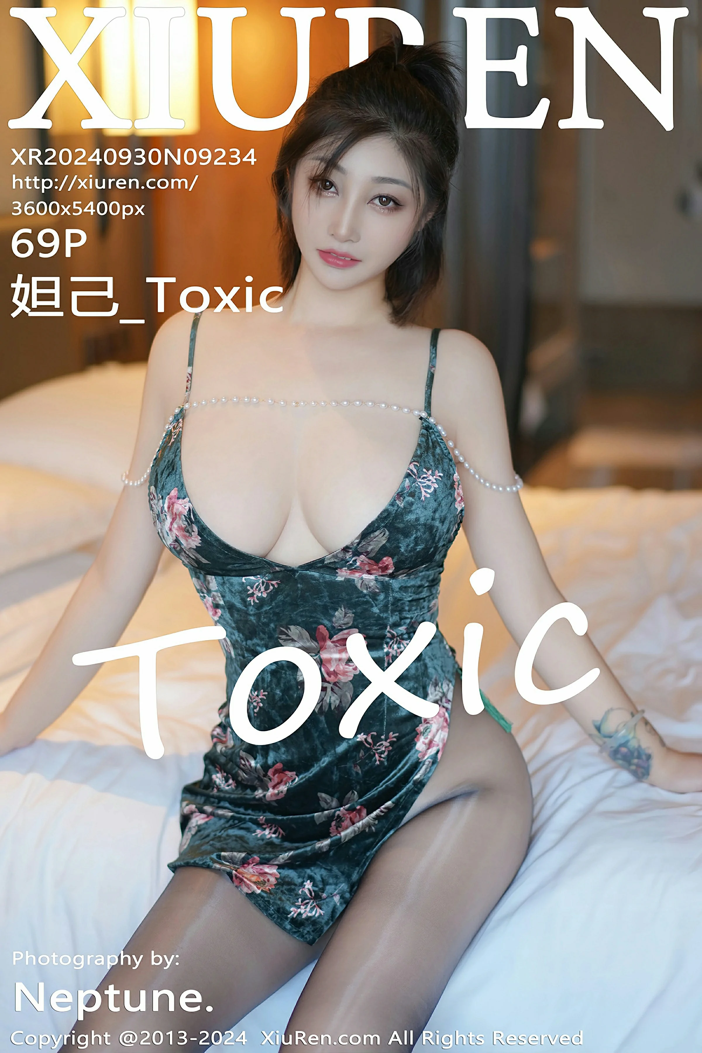 [XiuRen秀人网] 2024.09.30 No.9224 妲己_Toxic 墨绿色花纹吊带短裙 魅惑黑丝 性感写真 [69+1P]