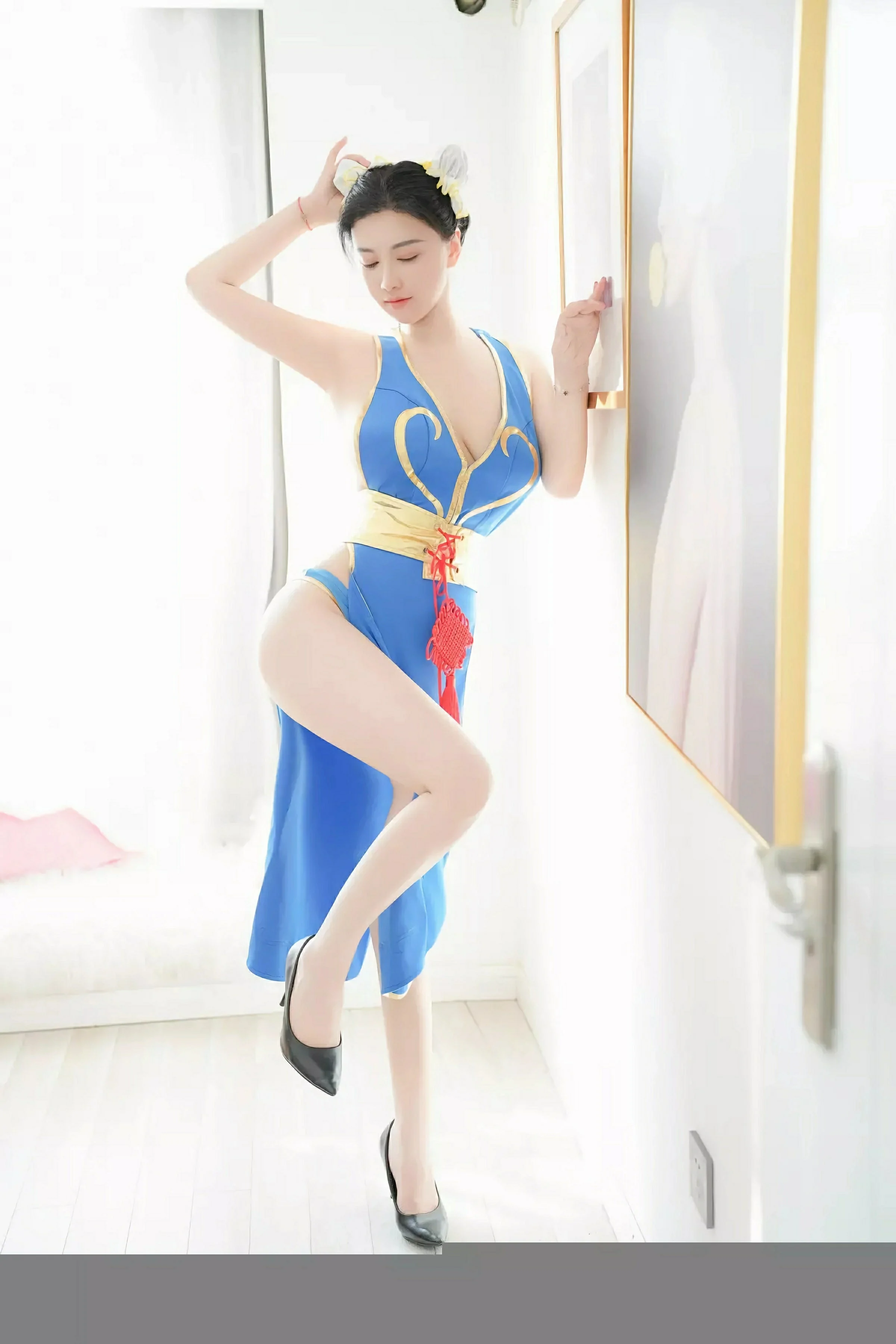 [XiuRen秀人网] 2024.10.09 No.9252 雅茹老师 蓝色COSPLAY服饰 性感写真 [61+1P]