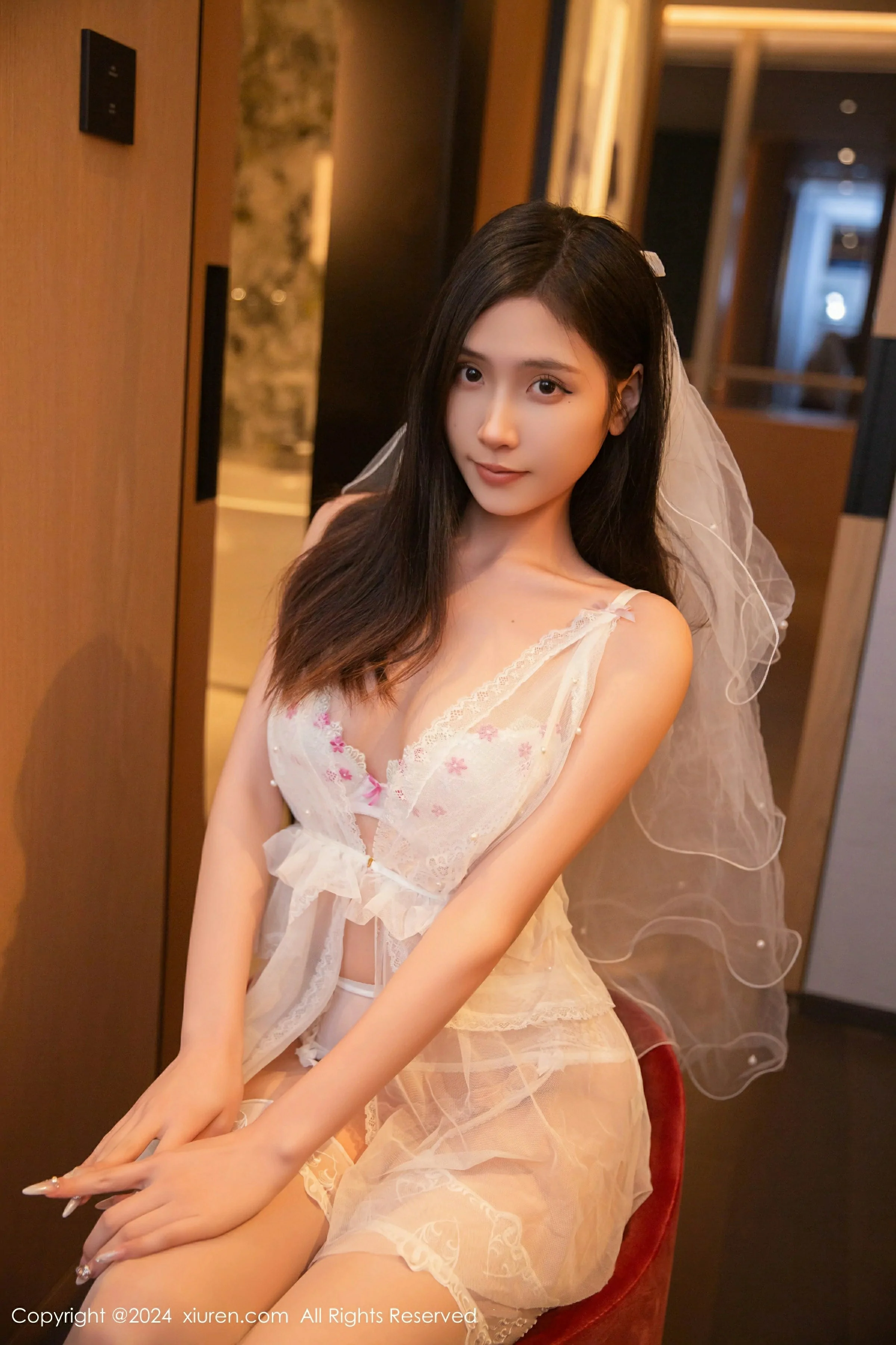 [XiuRen秀人网] 2024.10.12 No.9272 刘婷婷 白色婚纱 白色丝袜 性感写真 [80+1P]